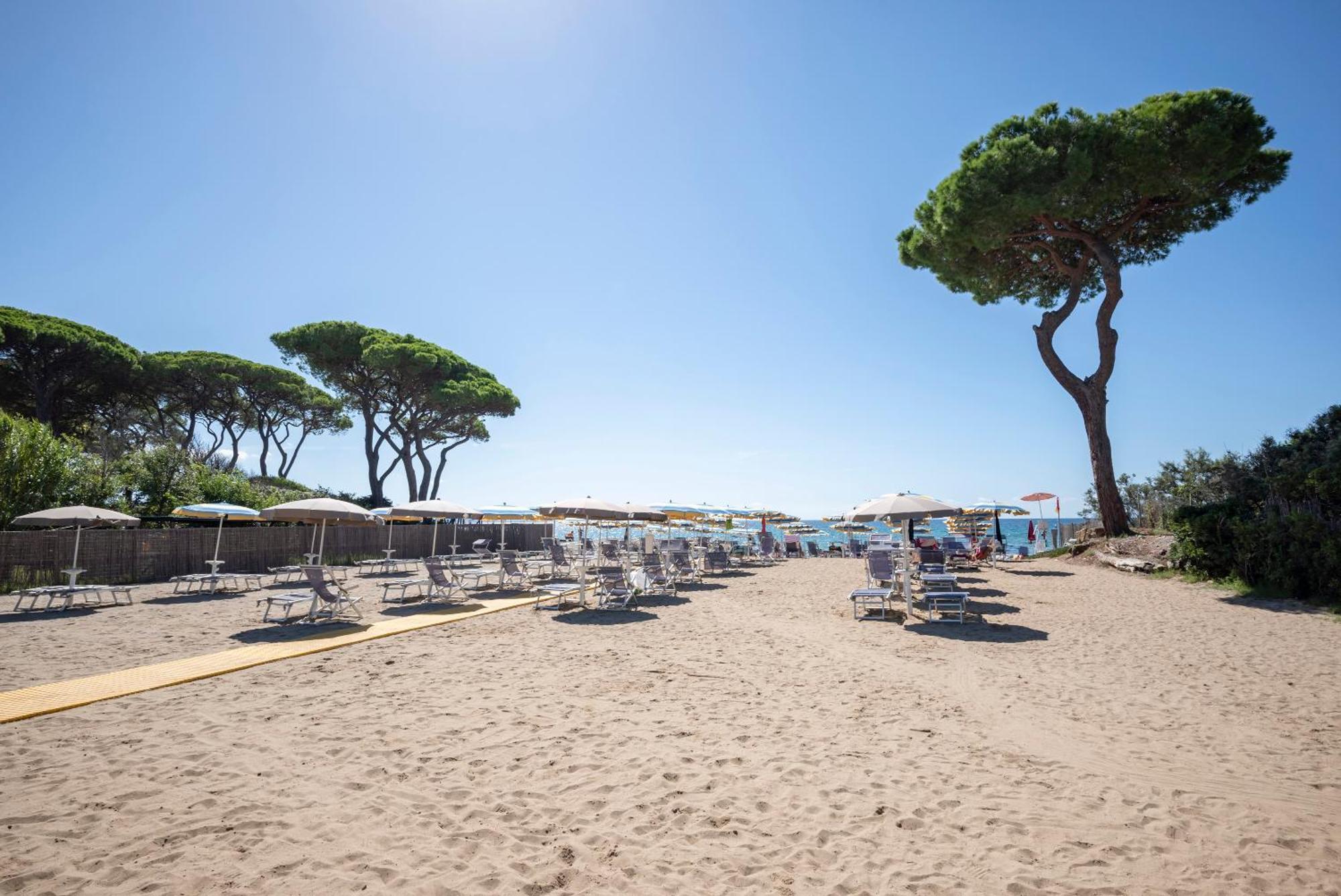Villaggio Il Girasole Follonica Bagian luar foto