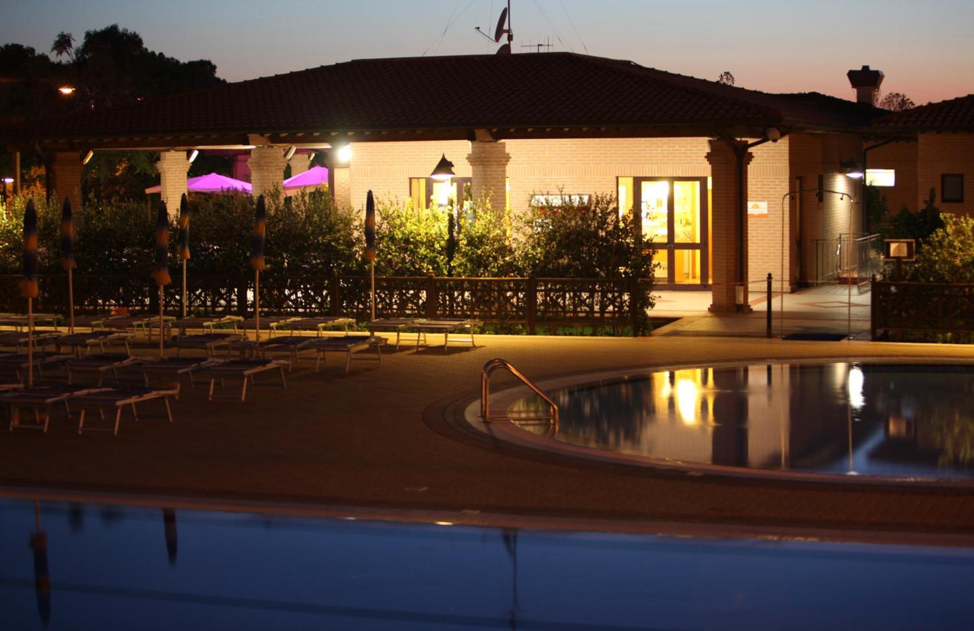 Villaggio Il Girasole Follonica Bagian luar foto