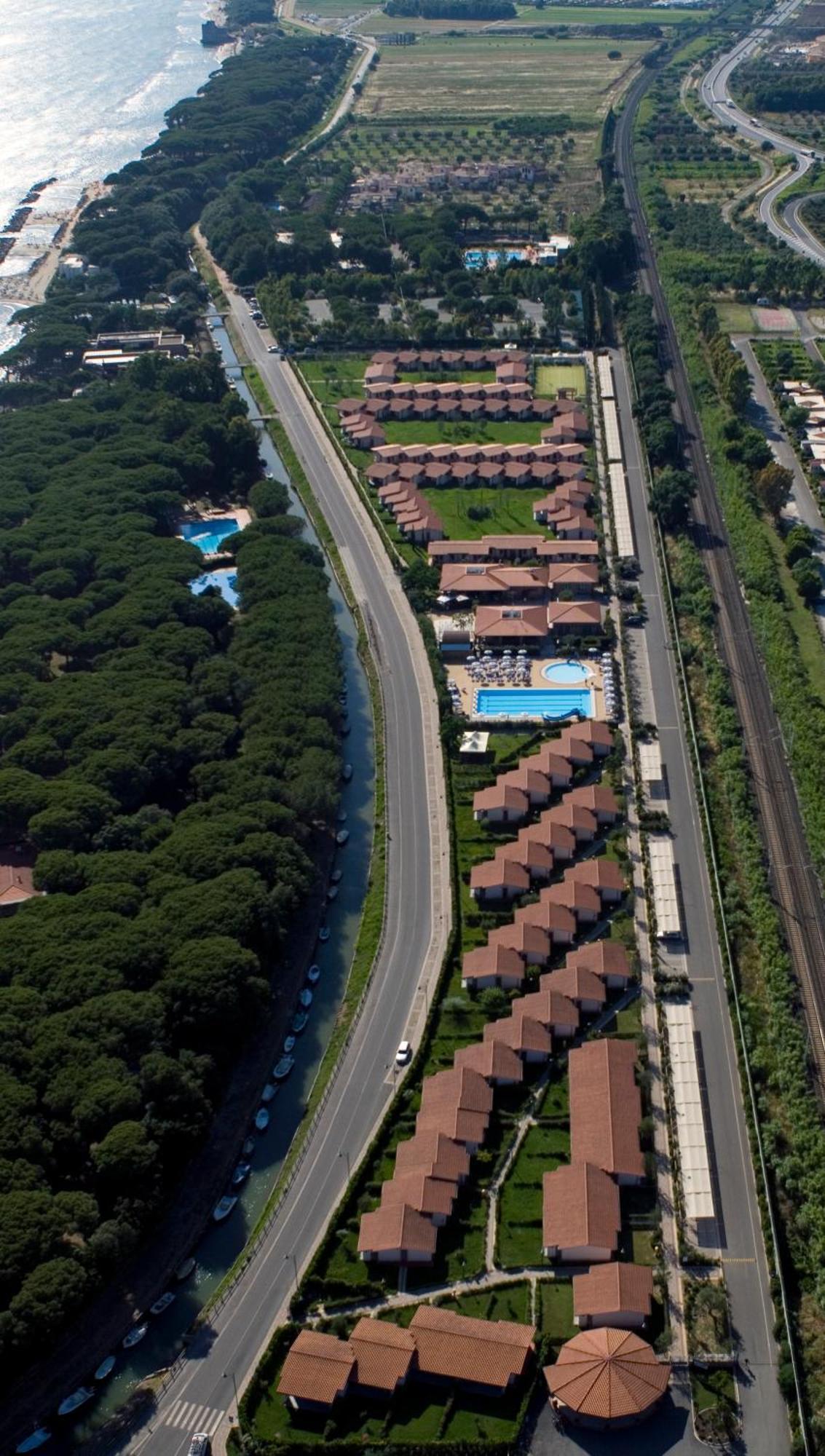 Villaggio Il Girasole Follonica Bagian luar foto